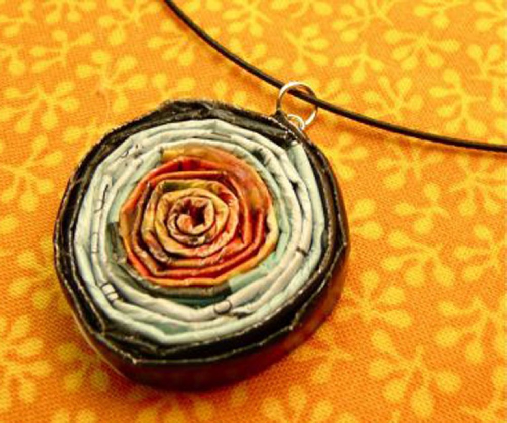 Green Neckless Paper Roll Art